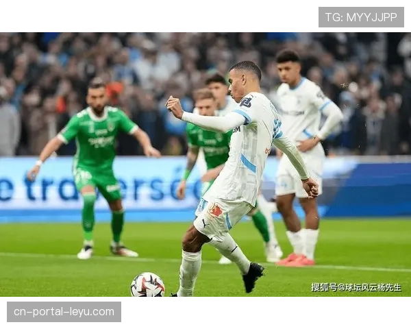 终场哨响，梅斯球员瘫坐草地，保级形势愈发严峻