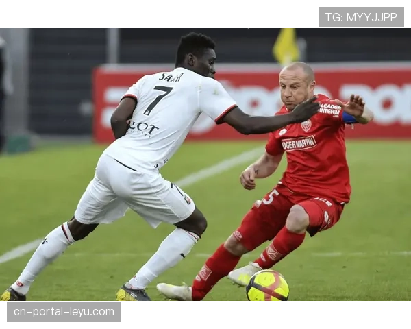 兰斯2-2战平斯特拉斯堡，补时阶段两队各入一球戏剧性收场